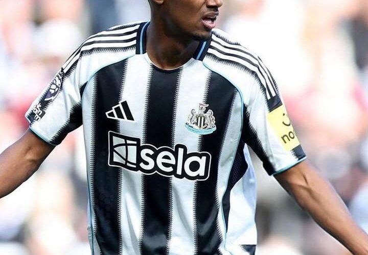 Alexander Isak received a huge transfer boost from Liverpool as shock Report on Man Utd opens the door to a move