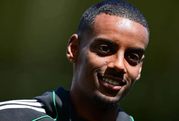 Alexander Isak received a transfer “boost” from Liverpool, while Newcastle United’s “promise” was made public.