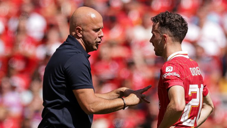 After Diogo Jota’s death in a car accident, Liverpool head coach Arne Slot pays tribute to the “very special” forward.