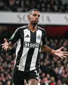 Ahead of Liverpool’s Premier League matchup with Newcastle United, transfer expert Fabrizio Romano has made statements regarding Alexander Isak’s possible transfer to Liverpool.