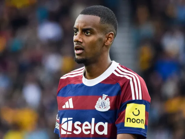 Bradley Barcola ties cause Liverpool to set an Isak deadline for the Newcastle United deal.