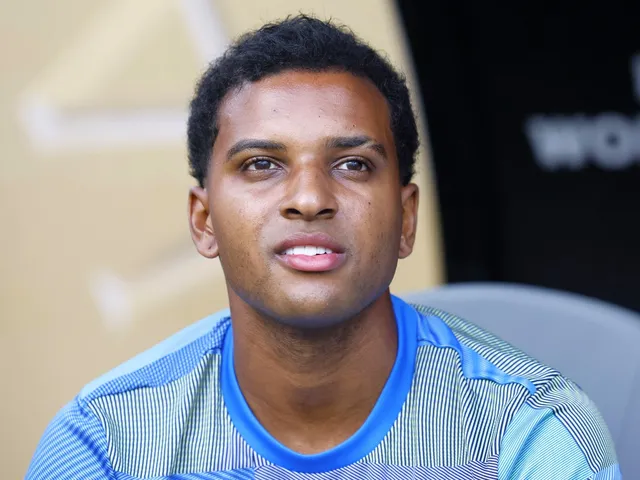 Xabi Alonso clarifies Rodrygo’s exclusion from the team amid Premier League transfer rumors.